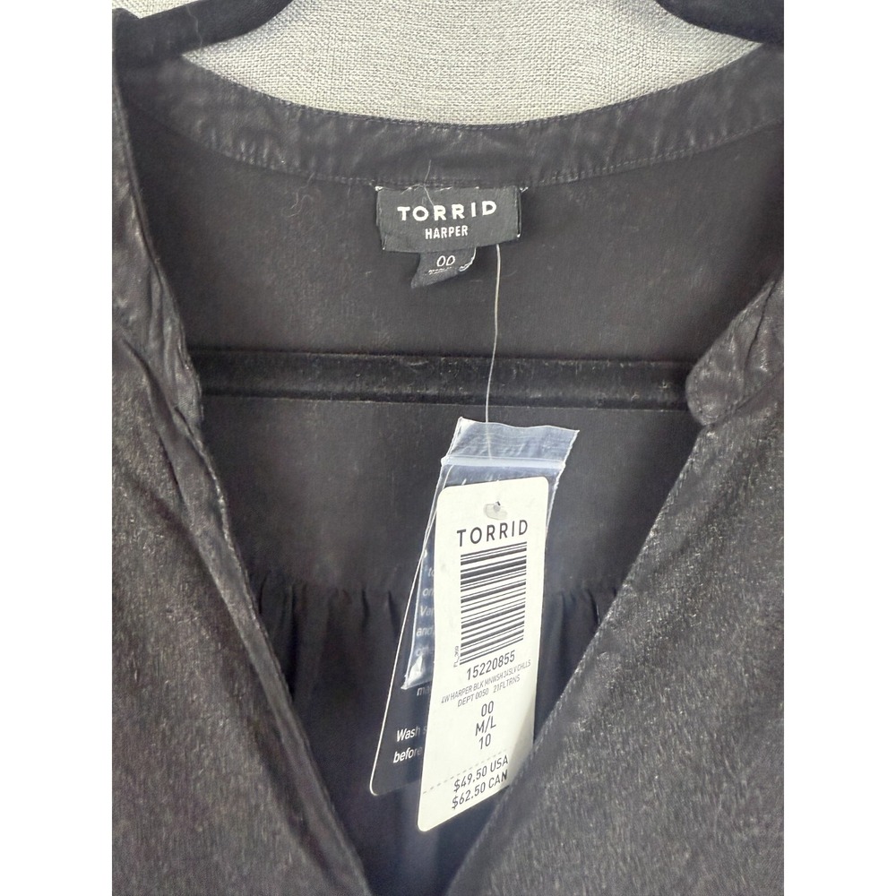 torrid Black Fabric-Covered Button V-Neck Blouse - Picture 4 of 4